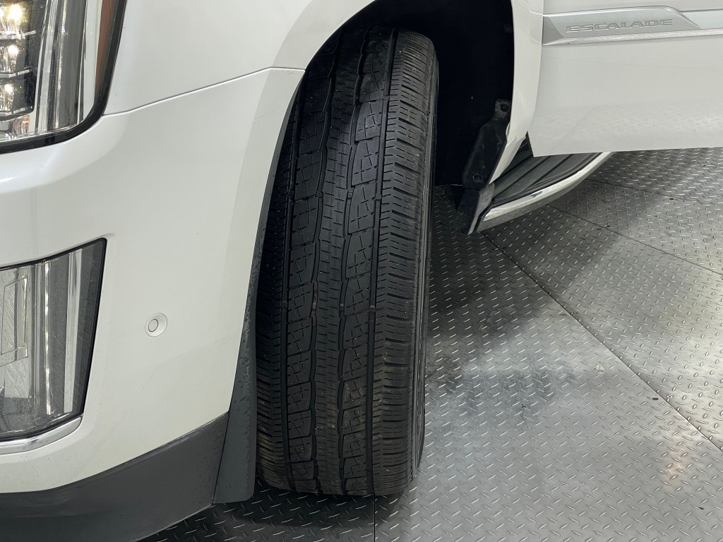 2018 Cadillac Escalade Image 40