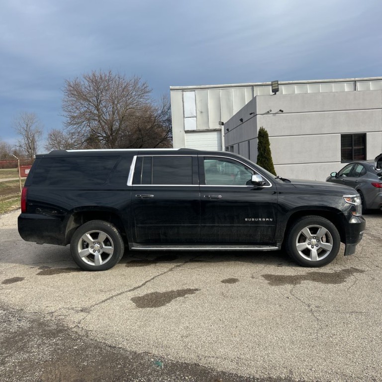 2018 Chevrolet Suburban Image 3