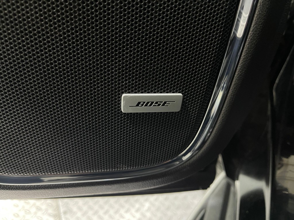 2018 Chevrolet Suburban Image 17