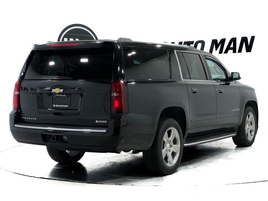 2018 Chevrolet Suburban Image 3