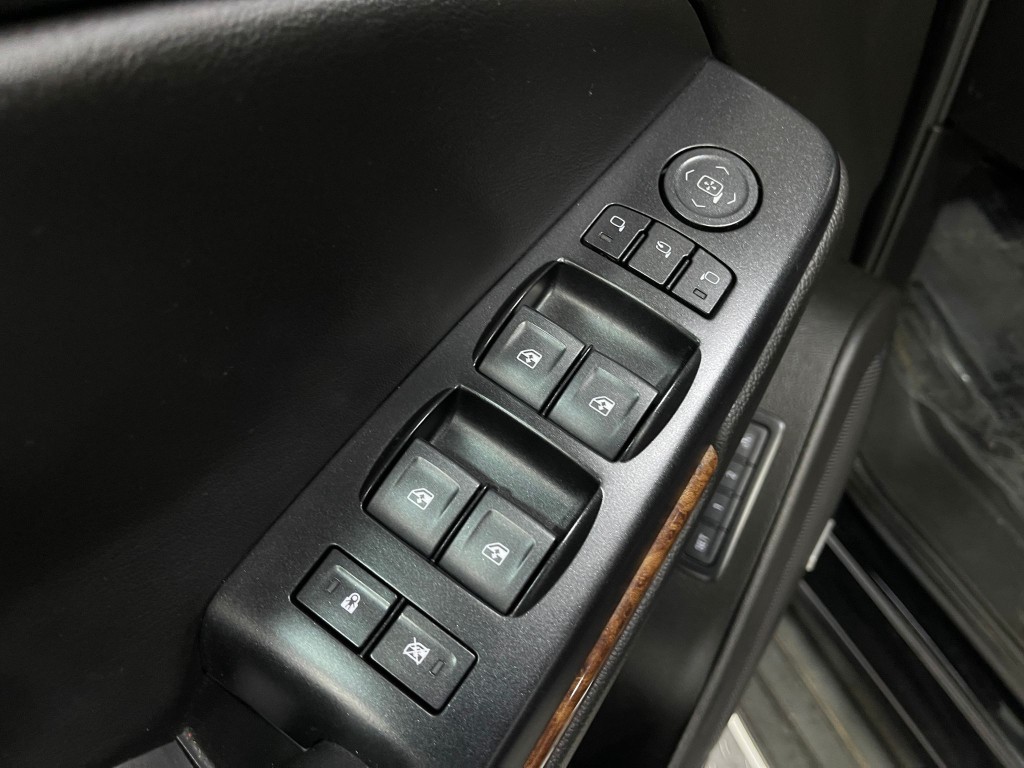 2018 Chevrolet Suburban Image 14
