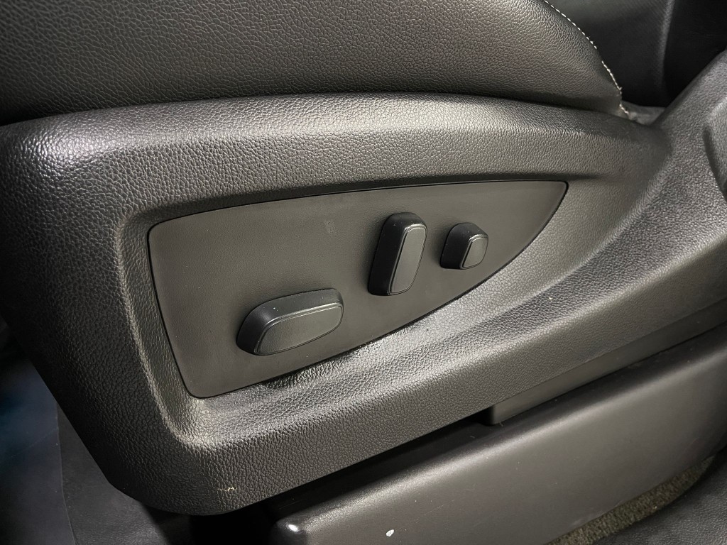 2018 Chevrolet Suburban Image 15