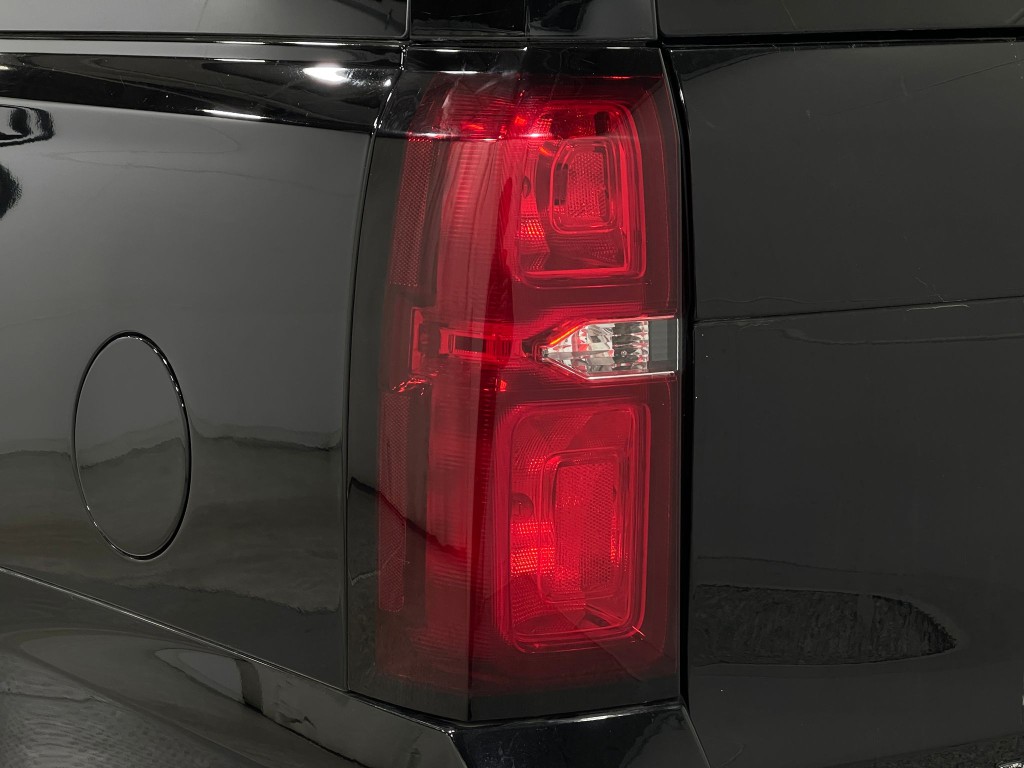 2018 Chevrolet Suburban Image 35