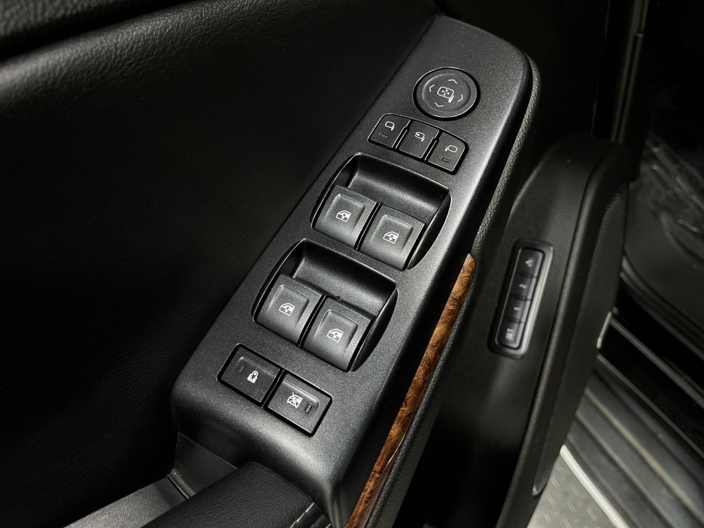 2018 Chevrolet Suburban Image 15