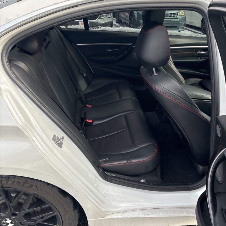 2017 BMW 3 Series Image 17