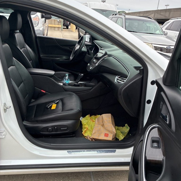 2017 Chevrolet Malibu Image 8