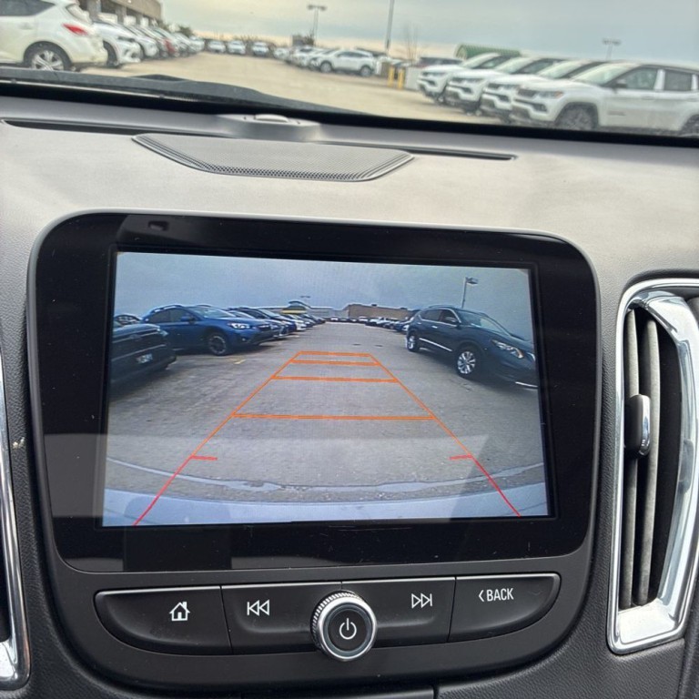 2017 Chevrolet Malibu Image 13