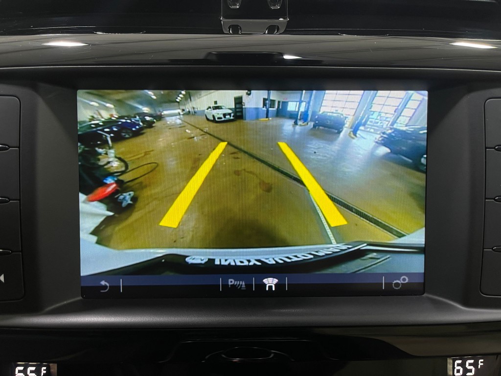 2018 Jaguar F-PACE Image 11