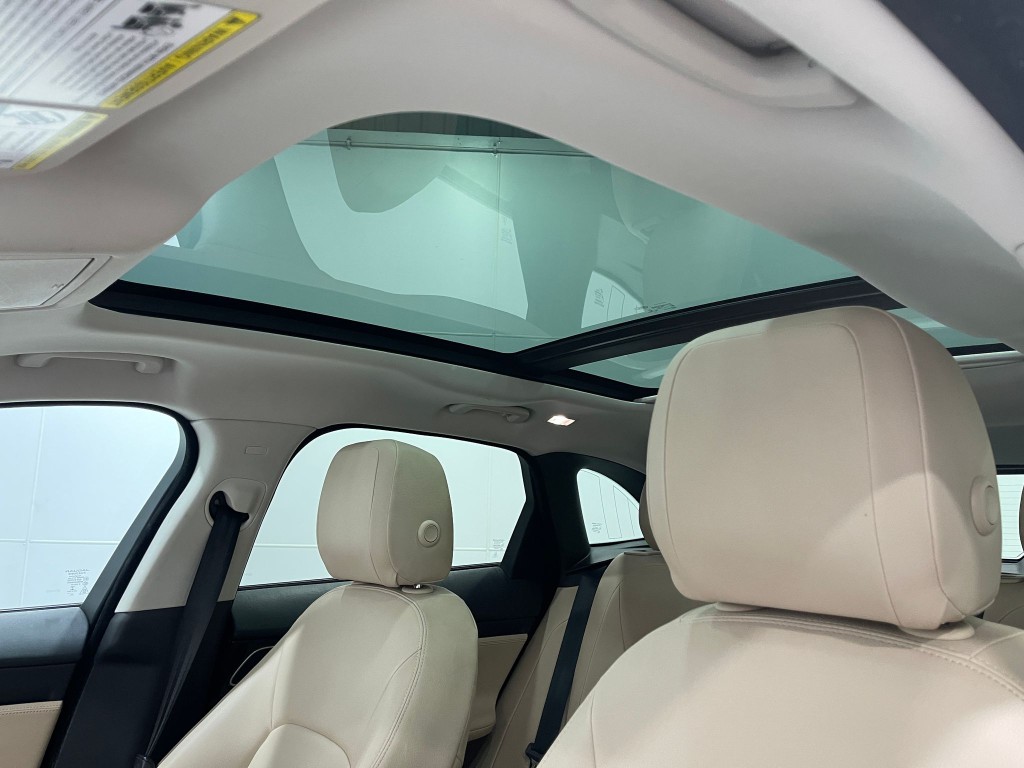 2018 Jaguar F-PACE Image 12