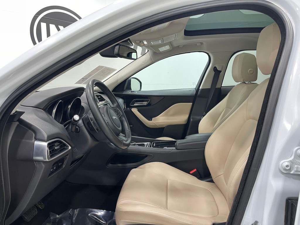 2018 Jaguar F-PACE Image 14