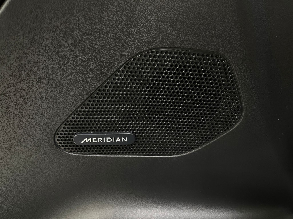 2018 Jaguar F-PACE Image 18