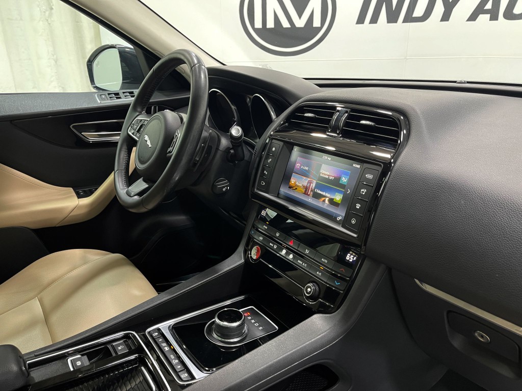 2018 Jaguar F-PACE Image 22