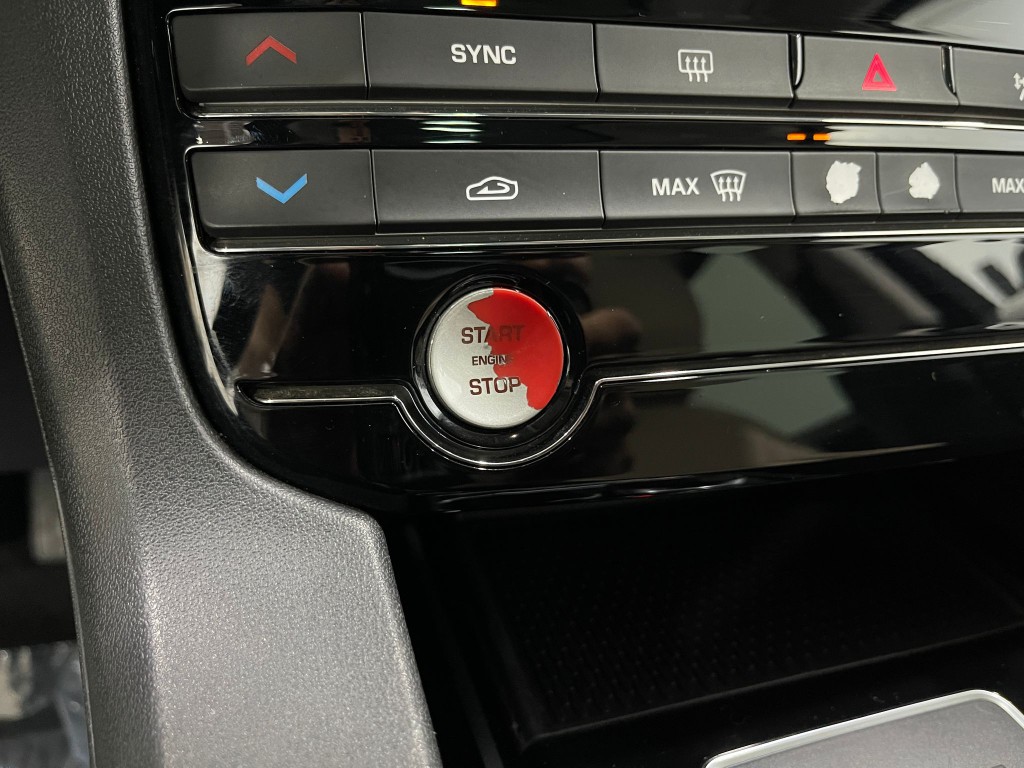 2018 Jaguar F-PACE Image 23