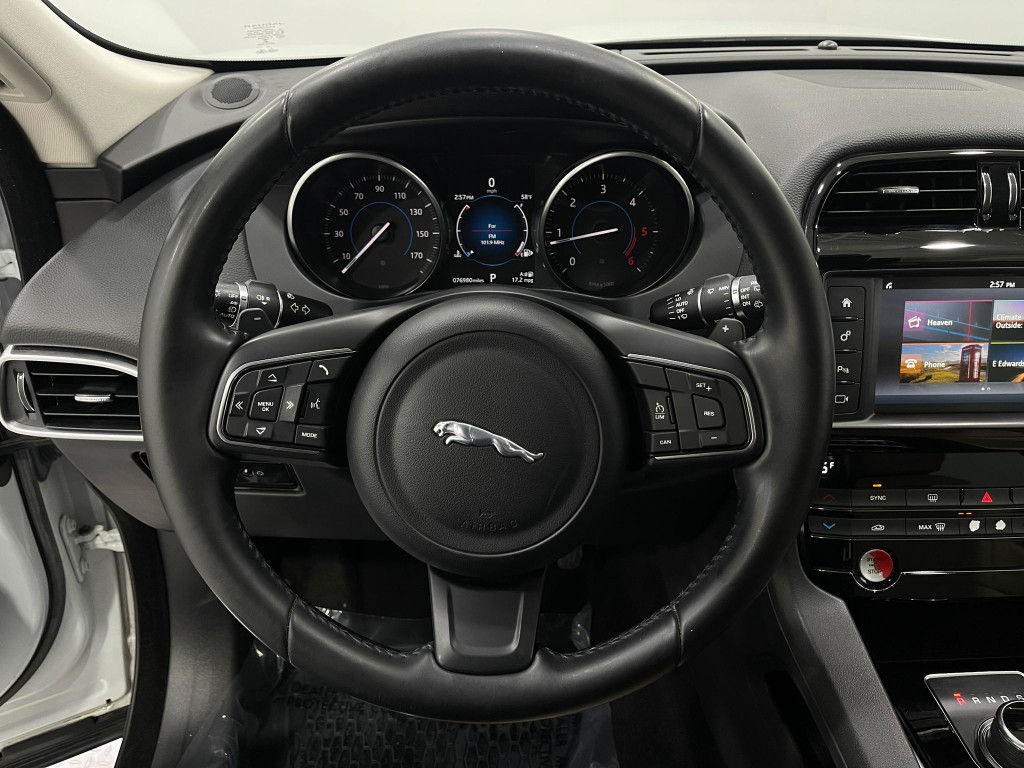 2018 Jaguar F-PACE Image 24