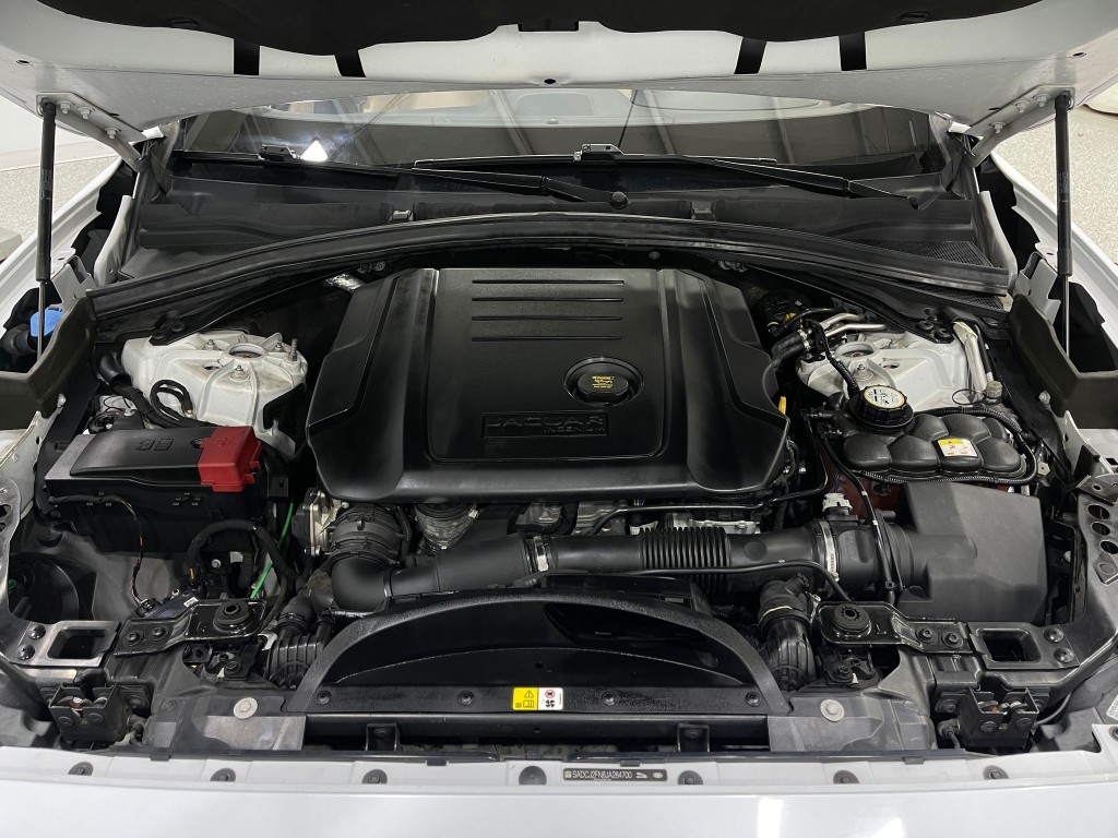 2018 Jaguar F-PACE Image 29