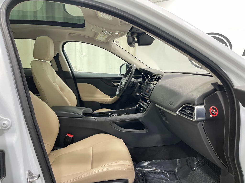 2018 Jaguar F-PACE Image 34