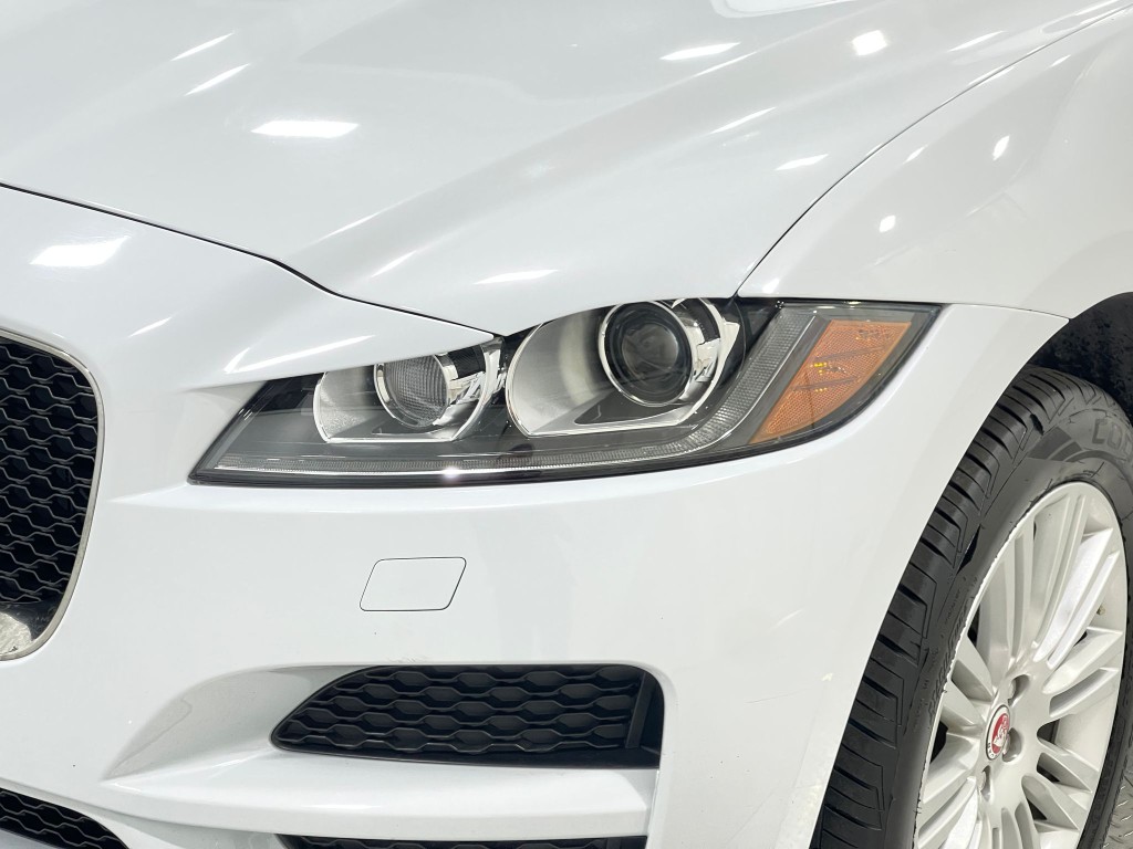 2018 Jaguar F-PACE Image 35