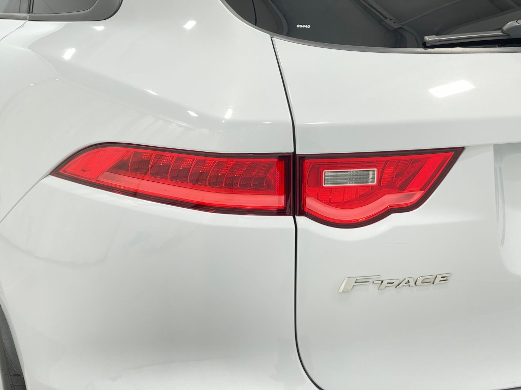 2018 Jaguar F-PACE Image 36