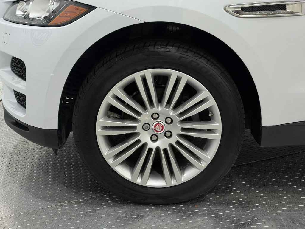 2018 Jaguar F-PACE Image 37