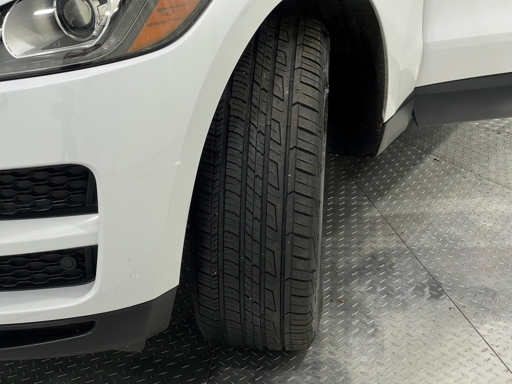 2018 Jaguar F-PACE Image 38