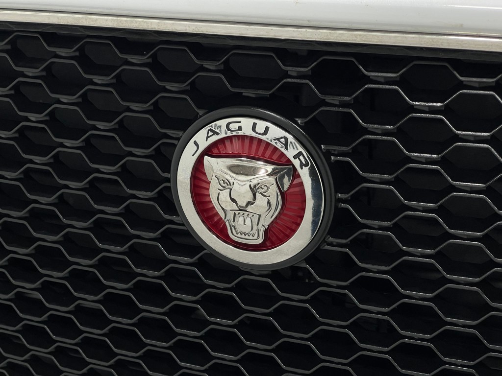 2018 Jaguar F-PACE Image 40