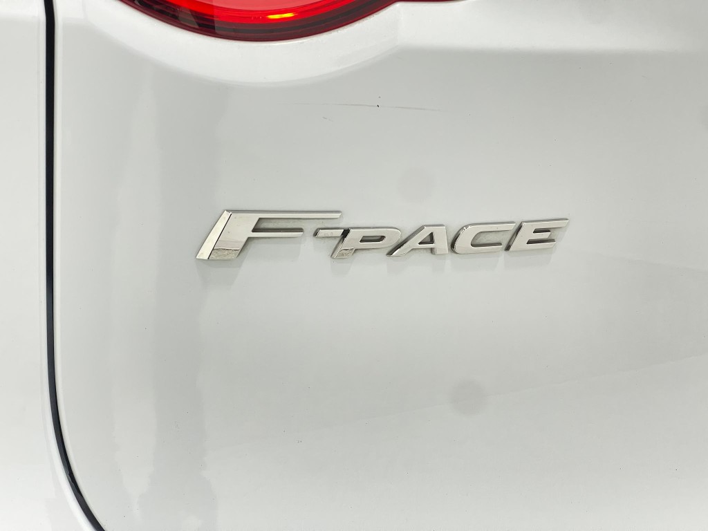 2018 Jaguar F-PACE Image 41