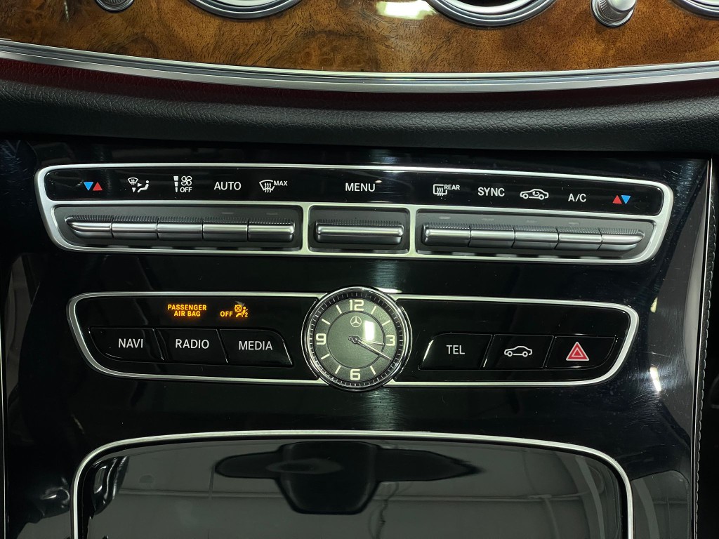 2018 Mercedes-Benz E-Class Image 26