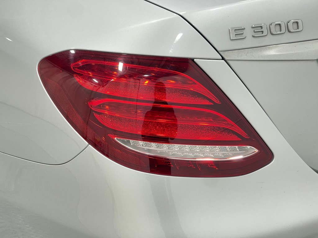 2018 Mercedes-Benz E-Class Image 36