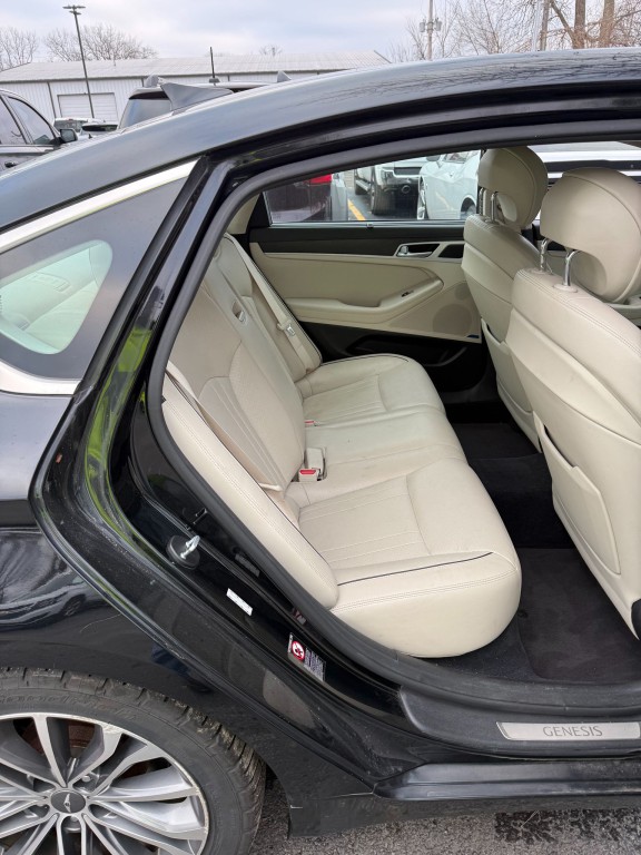 2017 Genesis G80 Image 6