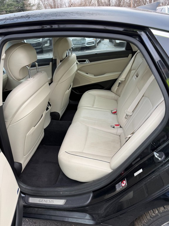 2017 Genesis G80 Image 7