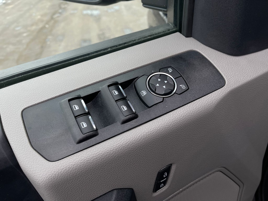 2022 Ford F-350 Image 13