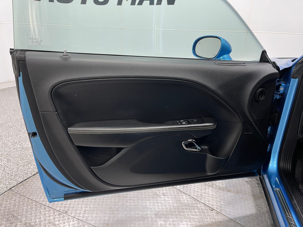 2016 Dodge Challenger Image 15