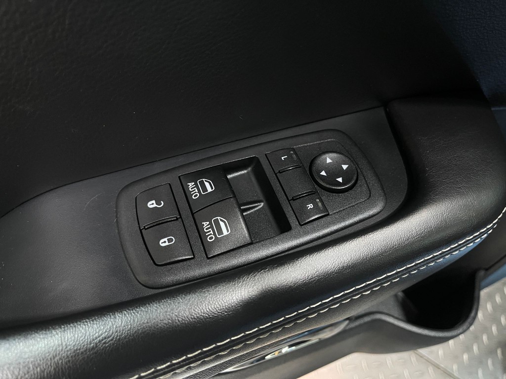 2016 Dodge Challenger Image 16