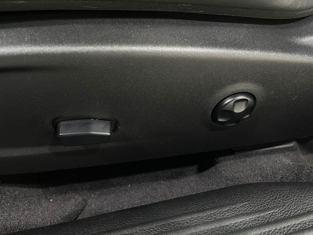 2016 Dodge Challenger Image 18