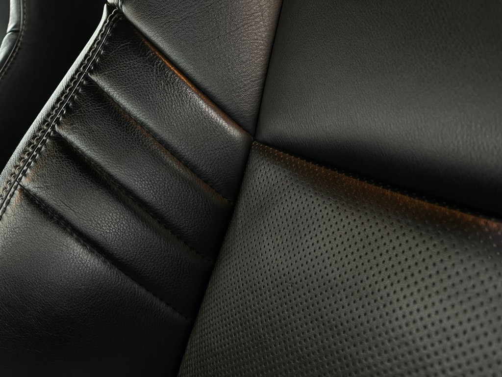 2016 Dodge Challenger Image 19