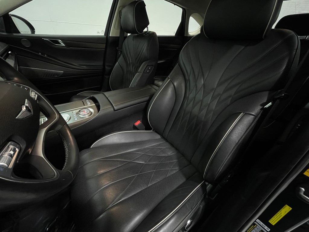 2021 Genesis G80 Image 15