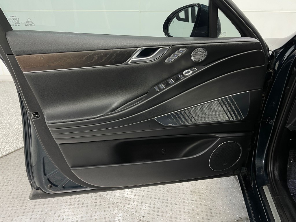 2021 Genesis G80 Image 16