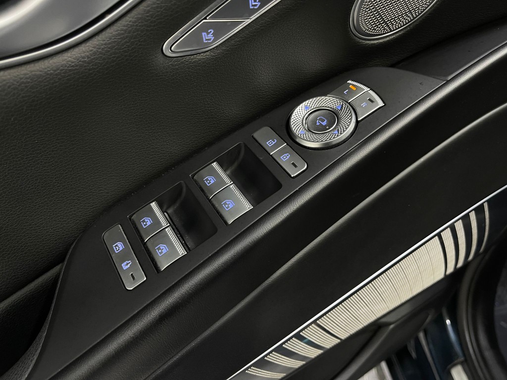 2021 Genesis G80 Image 17