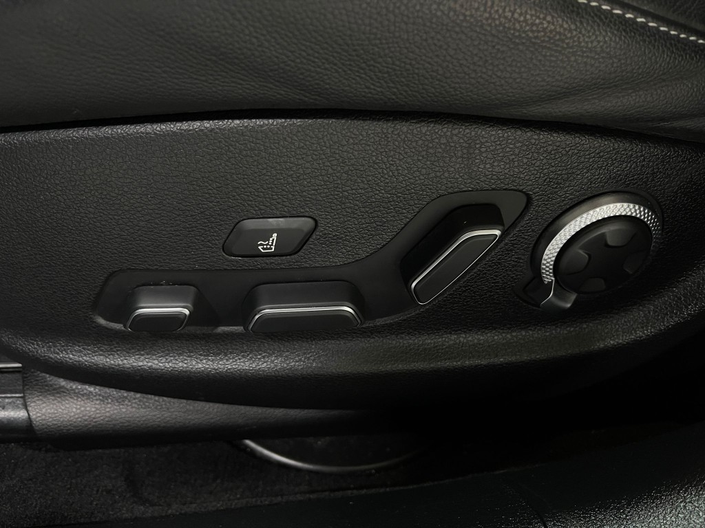 2021 Genesis G80 Image 18