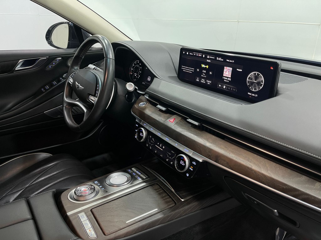 2021 Genesis G80 Image 21
