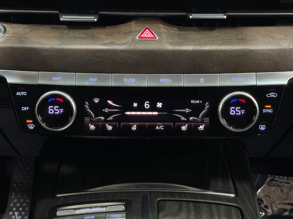 2021 Genesis G80 Image 26