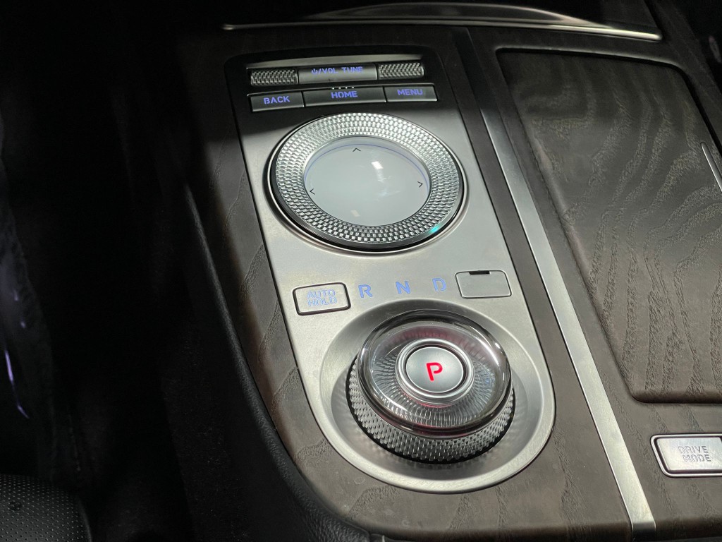 2021 Genesis G80 Image 30