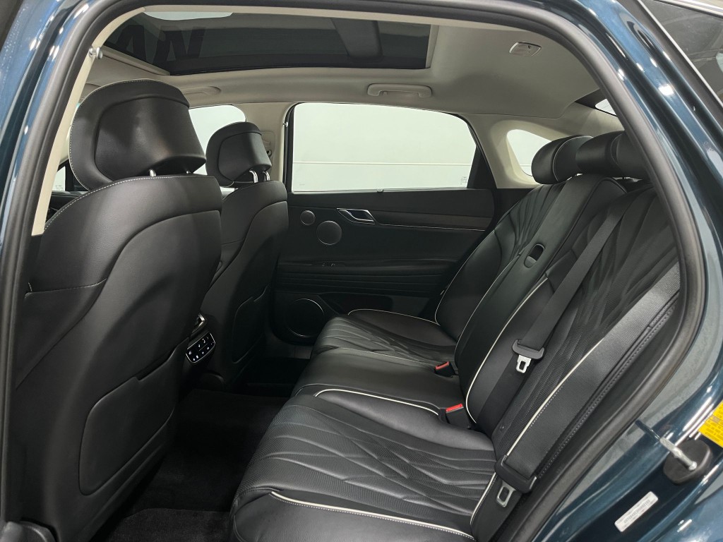 2021 Genesis G80 Image 31