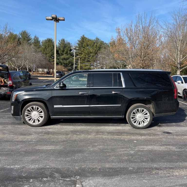 2015 Cadillac Escalade Image 3