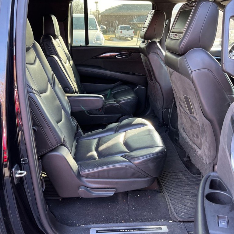 2015 Cadillac Escalade Image 13