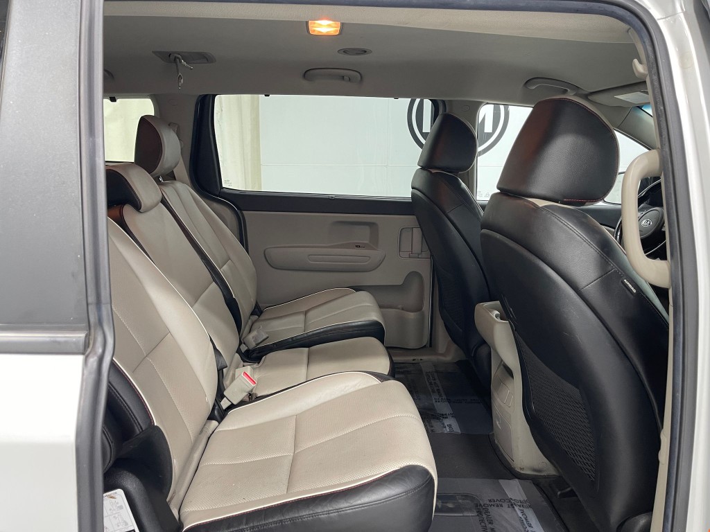 2020 Kia Sedona Image 32