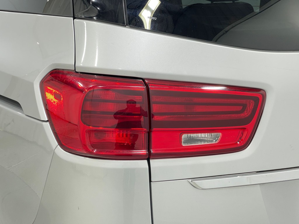 2020 Kia Sedona Image 35