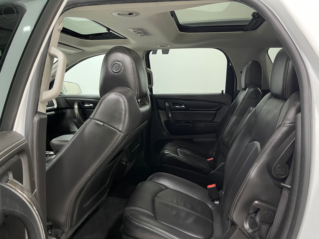 2017 GMC Acadia Image 32