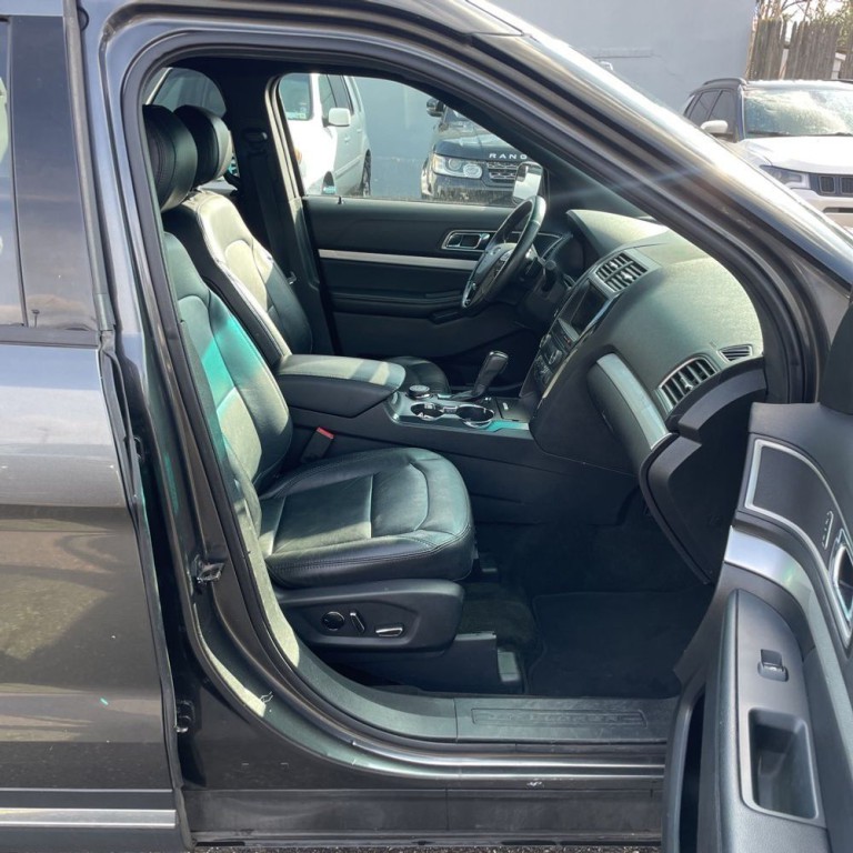 2016 Ford Explorer Image 8