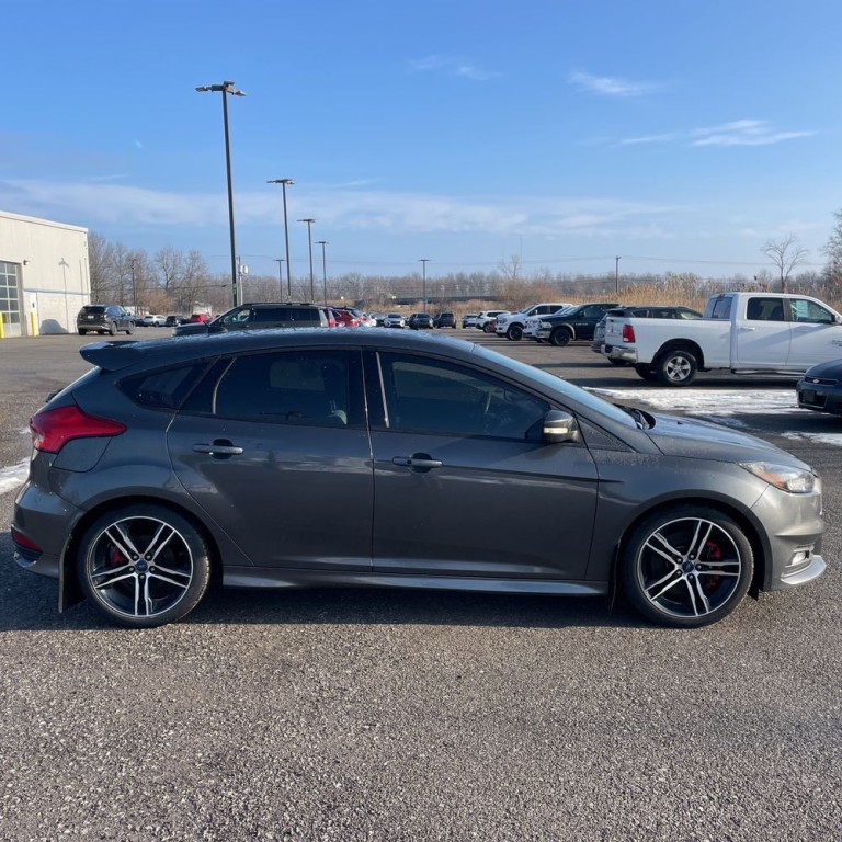 2016 Ford Focus Image 2